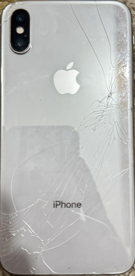 السلام عليكم جهاز ايفوان اكس عادي ذاكرة 256 بطارية 74 جهاز ماممفتوح بلادي فقط الضهر مكسور 
السعر 125 وبي مجال 
وتساب فقط***********
