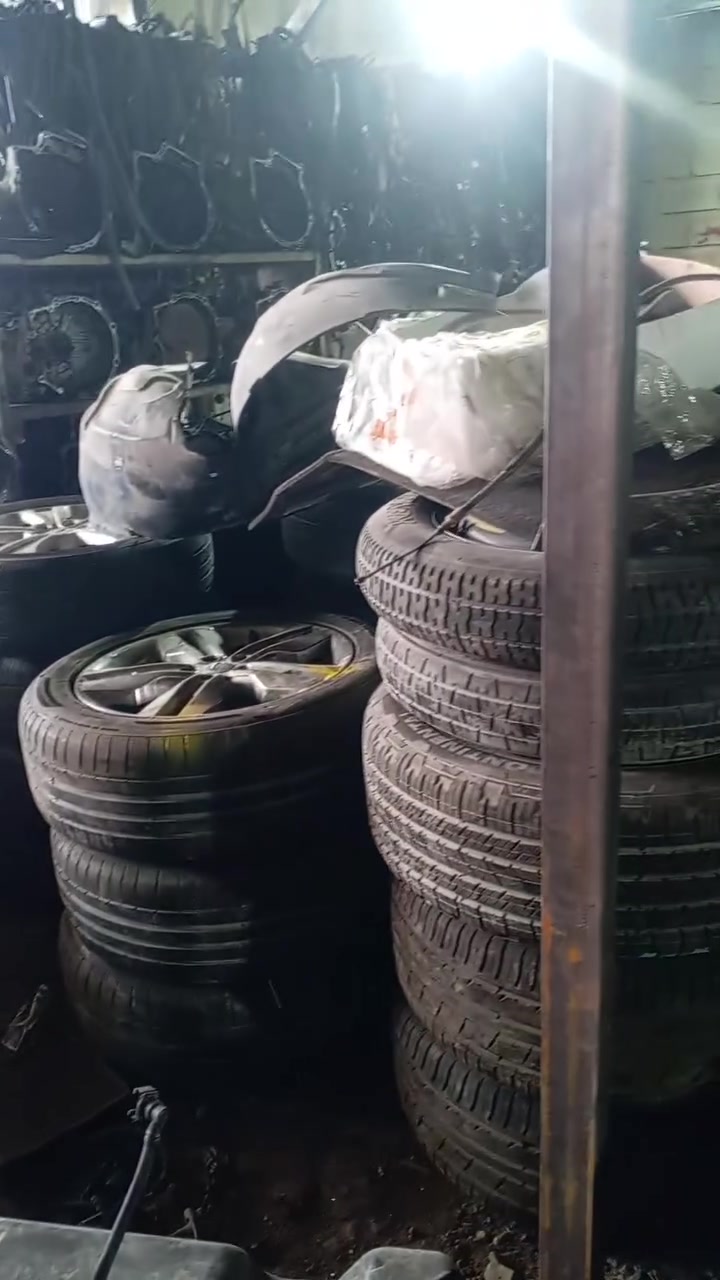 يتوفر كير ومكينة وقطع غيار سيارات الفورد رانج روفر شيفورليت 
العنوان السليمانية الصناعة خلف كراج بغداد القديم لأي استفسار يرجى الاتصال على الأرقام التالية ***********
