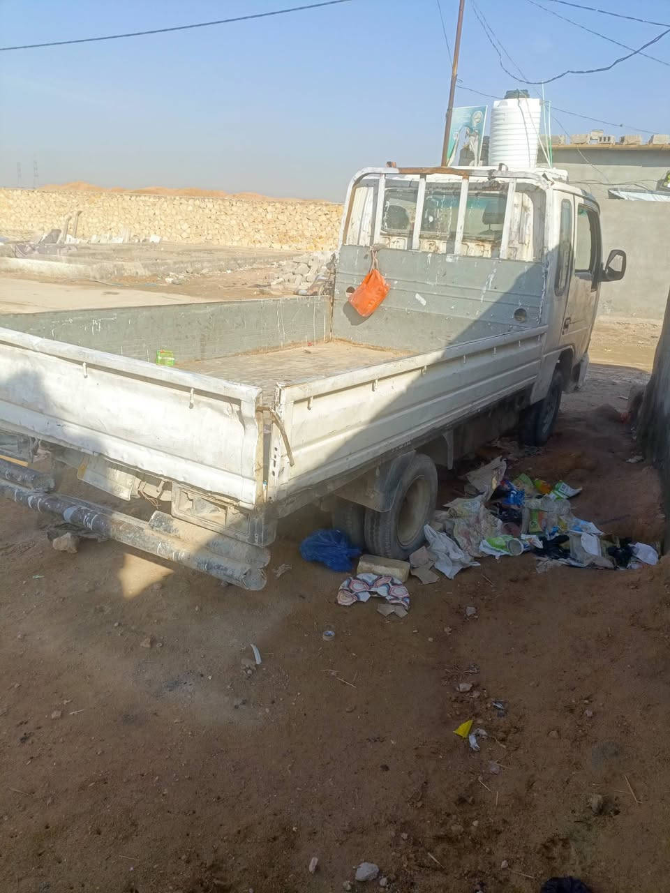 سياره كيا حمل مقفوله مداور النجف عمود 136 طريق يا علي الرقم***********
