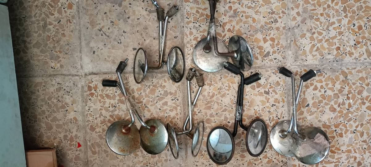 مرايات اصلي  بوليسي  تفصيخ سعر زوج 20
مرايات نيكل اصلي تفصيخ سعر زوج 15
مرايات نكنس   تفصيخ سعر 15
مكان حي عامل بغداد ***********
