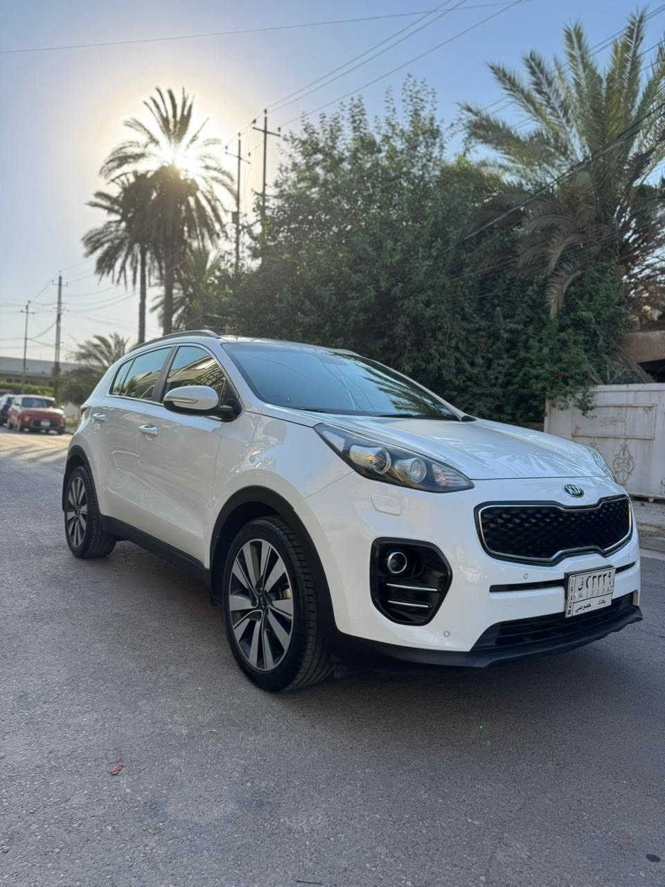 سبورتج  خليجي مديل 2018
داخل مخمل وجلد.حمصي 
السياره ماشيه 94 الف كيلو متر حقيقي 
السياره نضيفه بمعنى الكلمه 
السياره فقط بارد بل جنطه واصبعين  بلجاملغ الامامي 
فقط بدون صبغ بدون تبديل. 
كير ومكينه كفاله شرط الفحص 
مكاني. بغداد الكرخ حي العدل 
***********
السعر 172
