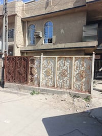 سياج حديد وباب سلايت للبيع ونضيفات يرادلهن بس ترتيب قيمهن باليرضي الله...