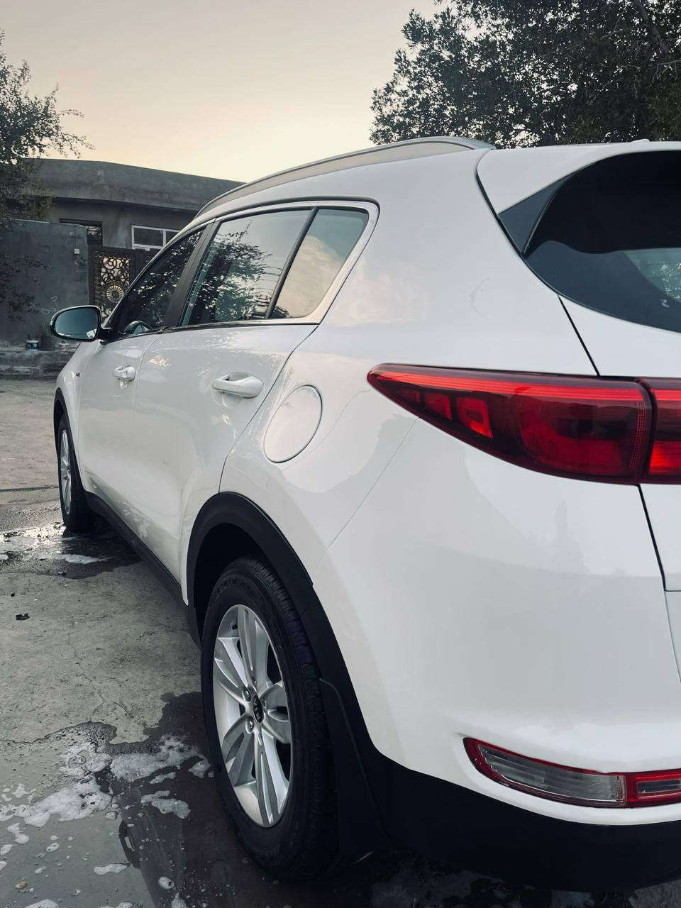 السلام للبيع كيا سبورتج ٢٠١٨ وارد امريكي محرك ٢٤٠٠ gdl فور ويل رقم بغداد سنويه جديده حادثها مبين بصور  بيها اماكن صبغ سياره حلوه ونظيفه محركها جديد داخل نظيف تايرات جديده سعرها ١٦٠ وبيها مجال للشراي الاستفسار *********** مكاني بغداد
