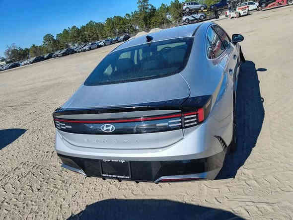 السلام عليكم 
سوناته 2024
نص فول
حجم المحرك 2500 
سياره ضرر بسيط موضح كدامك
السعر 145 واصل بصره
مدت الوصول 50 يوم
***********
