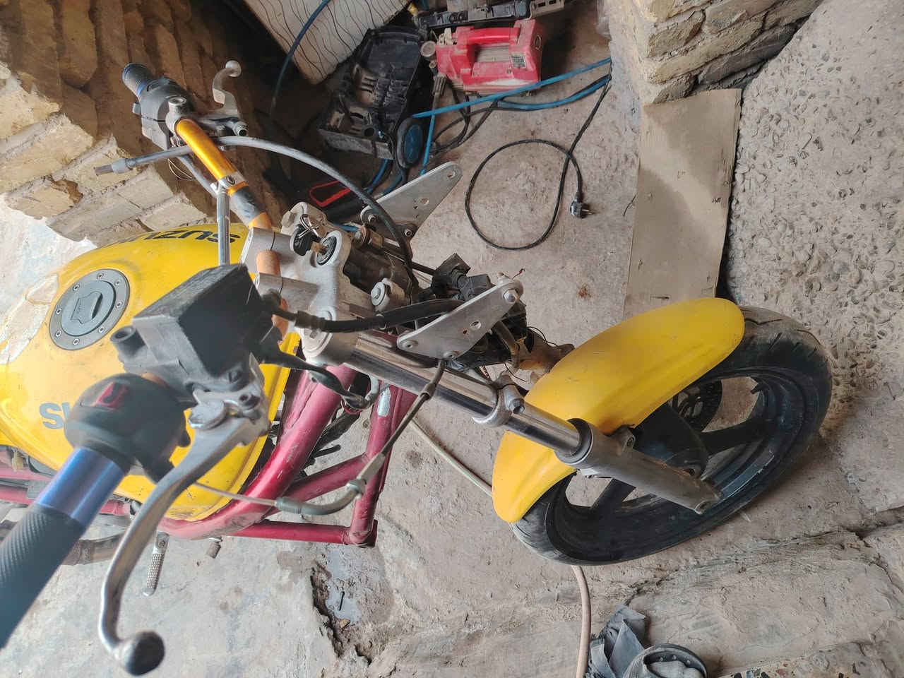 تفصيخ بانده كرستال للبيع شاصي أوراق كمرك مدفوع شنو تحتاج موجود للستفسار *********** يوجد خدمه توصيل وكلشي جوه السوك
