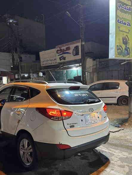 سلام عليكم توسان موديل 2013 خليجي بيها حادث قبغ جنطه اهنا بلعراق وصبغ عام جماليه كير محرك مكفولات ومحرك 2000 ومواصفات السياره شاشه تحكم ستيرن كامرا خلفيه بنوراما مكان السياره بغداد  السعر 120 وبيها مجال 
رقم التلفون ***********
