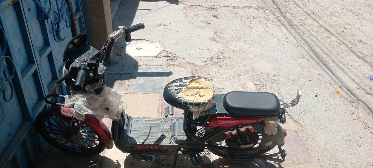 السلام عليكم  بايسكل شحن للبيع كل شيء شغال والسعر 200 وبي مجال اتصلوا على هذا الرقم /***********/
