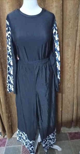 مرحبا بنات هاي ملابس شي ان كله جديد شاهد الله الي تريد تتصل ع رقم *********** اكو خدمة توصيل داخل الديوانيه
