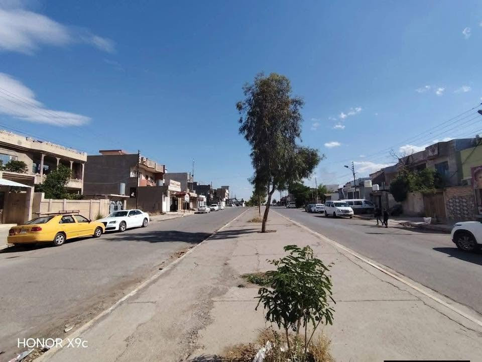 للبيع للبيع للبيع للبيع للبيع
عمارة تجارية في حي عدن شارع التنانير
المساحة ٢٠٠م واجهة ١٠م
عبارة عن شقق عدد ٢ ومحلات عدد ٢
ممكن بيع العمارة كاملة او نصفها 
الوارد الحالي 1500,000مليون وخمسمائة الف دينار شهري
للإستفسار ع السعر الإتصال
***********
***********
مراجعة مكتب عمار الهزاع لتجارة العقارات
