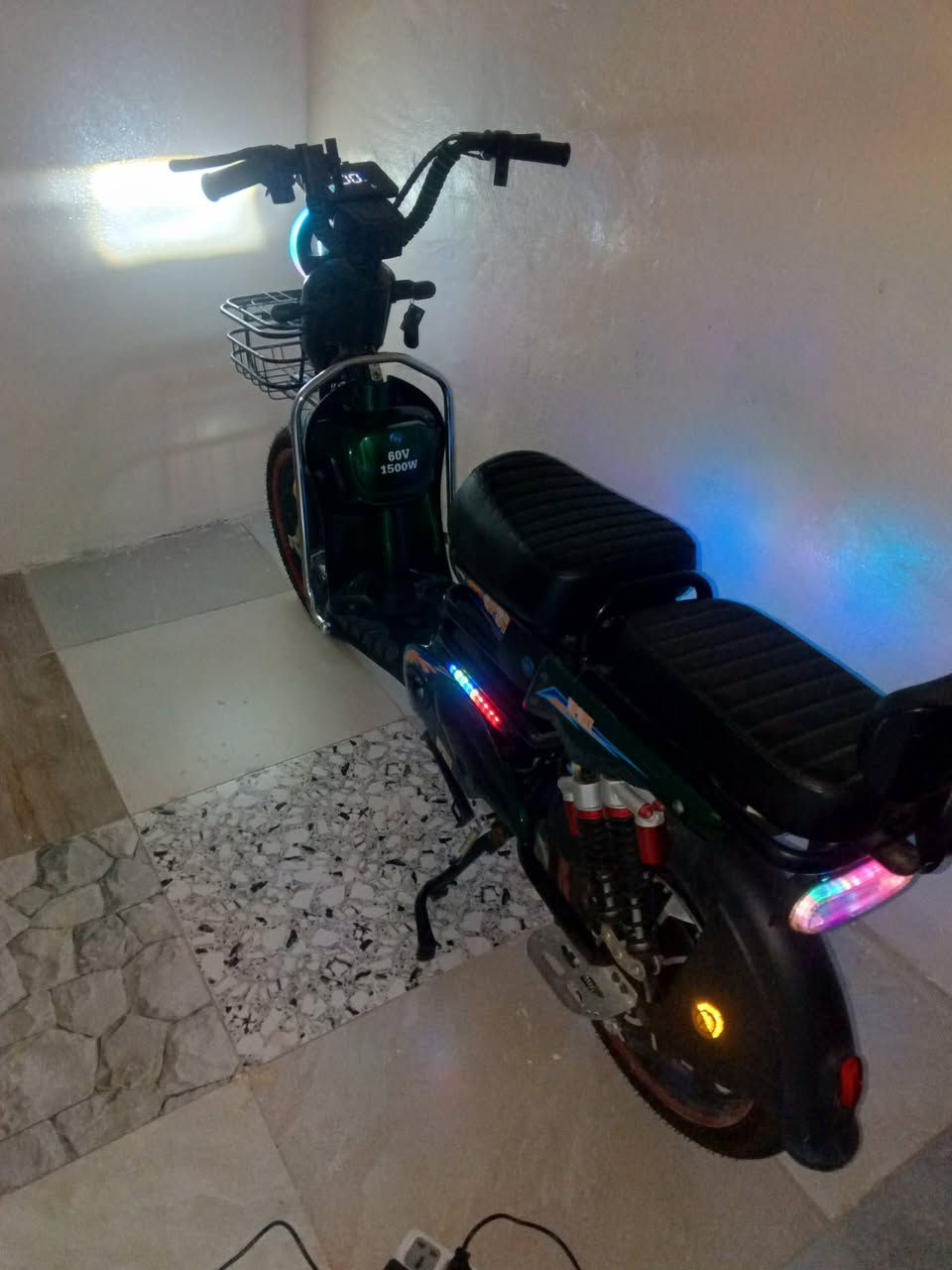 للبيع بسكليت كهربا كلشي نضيف صار فترا ما مستعمل سعر 450 ومجال ***********
