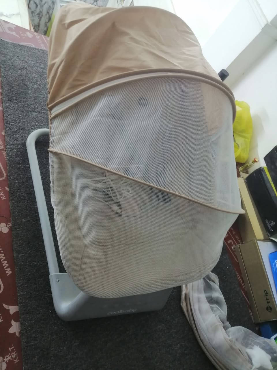 للبيع سرير اطفال وكرسي هزاز نضيف جدا العنوان بغداد ***********
