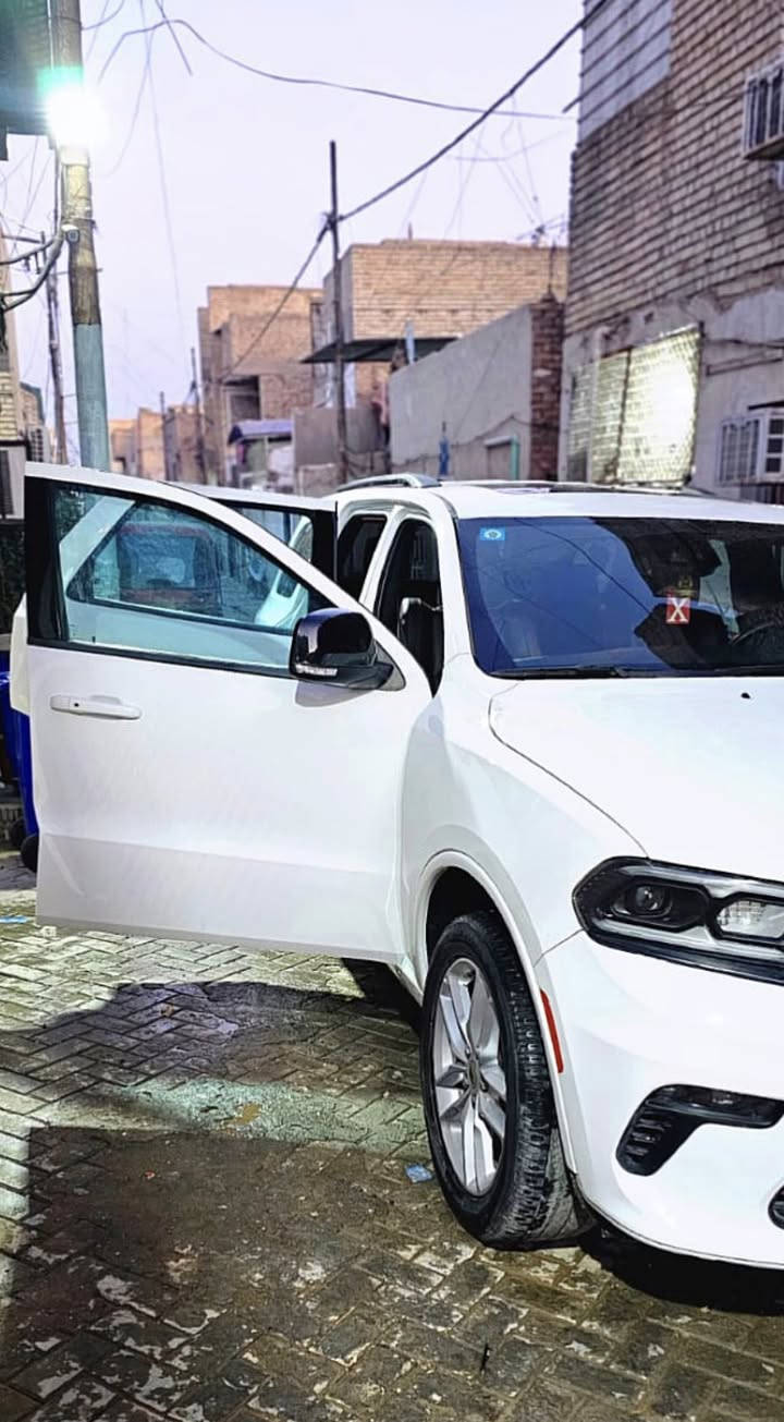 سلام عليكم
دودج دورانكو  GT PLUS 2023 🇺🇸

 🚩
حجم المحرك : V6 (3.6L)
اللون: ابيض

السياره نظيفه دهن موبر وكالة .
عداد المسافة :56mi  

الحادث : فقط  ع كد مسطره صبغ الجاملغ الأمامي جميع الايرباكات سليمة 🚦

المواصفات فول 1/1✅

فتحة سقف
تشغيل عن بعد
مقعد السائق خزن 
رادار امامي ( تثبيت مسار مع مانع تصادم )
رادار جانبي ( نقطة عمياء )
ماسحات تشتغل اوتوماتيك مع المطر
مانع تصادم خلفي 
كامرة خلفية دواره
كشنات تدفئةوتبريد
ويل كب حجم 20 كروم
ستيرن رياضي على شكل حرف D مع تدفئة 
كشنات تحكم كهرباء 
شفتات ستيرن
دخول ذكي بصمة ابواب
صندوك كهربائي 
حساسات خلفية 
مراة جانبية هيتر 
وضعيات قيادة سبورت وايكو
شاشة ابل كار بلي واندرويد اوتو 
اوتو ستارت ستوب 
تشغيل عن بعد 
لايتات زينون وكالة
بلوجكتر زينون
بصمة ابواب 
تبريد 3 قطع مركزي. 

مكان السيارة بغداد 
(رقم بغداد )
 رقم الهاتف***********

ملاحضه :السياره امفوله ولنظافه احلى من المواصفات
