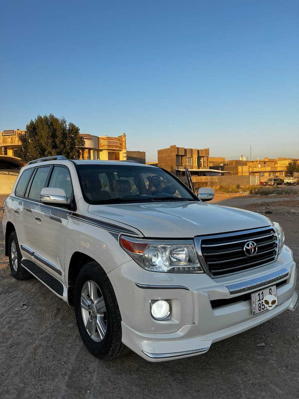 لاندكروز 2014 💜
بريم أصل رقم بغداد 💜
💚 السعر 288 بيها مجال.💚 
ماشيه 245.
اربع قطع ما مصبوغه ولباقي مصبوغ جنطه + بابتين + جاملغ خلفي ما مصبوغات 
سياره كلش نضيفه اي نقص ما بيها
مكان بابل الاسكندريه.
الاتصال ***********
***********
