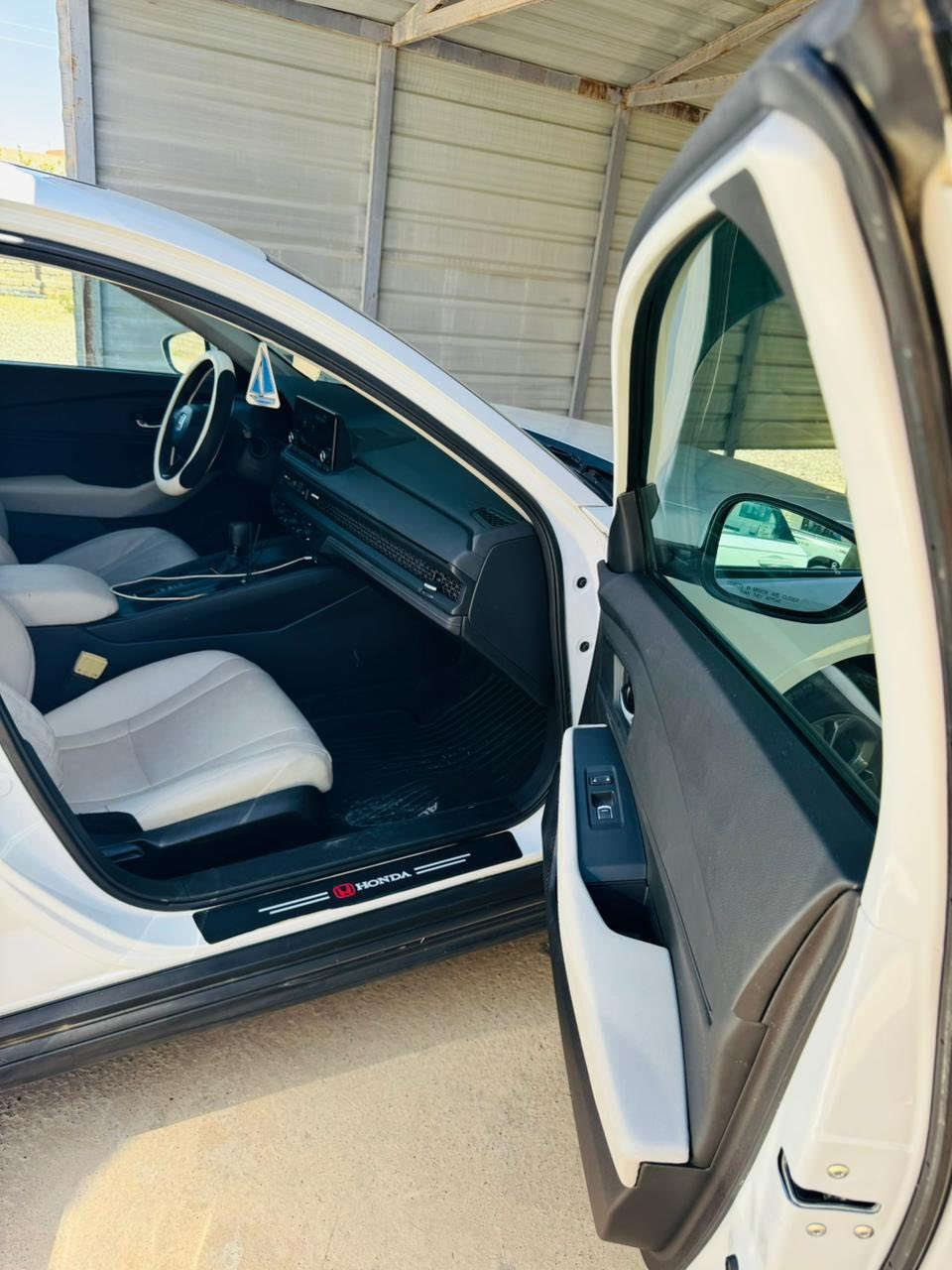 مرخصة مدير الكروب المحترم
🟥 متوفر هوندا اكورد موديل 24 لون ابيض صدفي كلش حلوه سياره مناقصها كلشي كامل ومصلح وجاهز مرقم بغداد ماشيه 28 الف مايل 

ضررها جنطه ومصلحه كامله 

شرط الفحص وين ميعجب المشتري 

السعر  بلاش /// 197 وبيها مجال شويه 

 للاستفسار الاتصال على الرقم/

 مكان السياره/ بغداد

*********** اتصال
