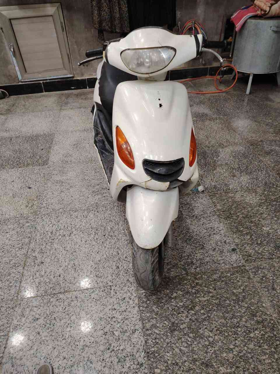 سلام عليكم خوان دراجه اكزز خبط نضيفه ما ملعوب بيه بلاديه كهربائياته كله شغاله تايرت جدد مال باله سعر 300 مكان بصرة حيانيه ***********
