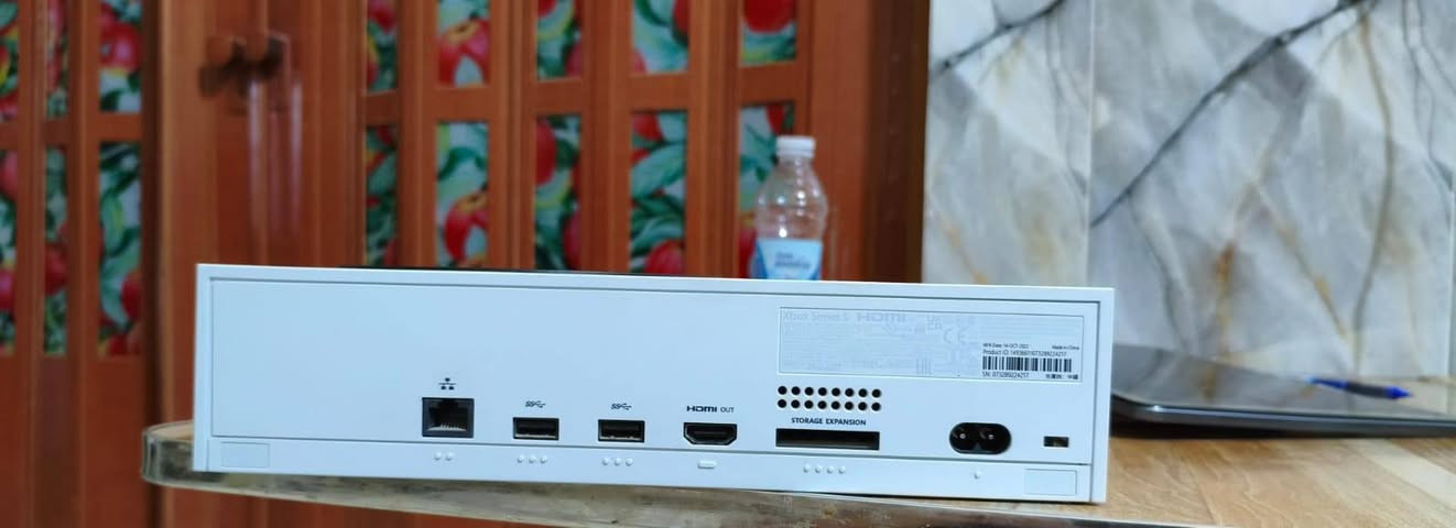 نفس مموضح اكسبوكس سيريس اس جهاز كلش نضيف شوفت عينك  كامل ملحقاتة الاصليه مع كارتونته    رقمي واتساب. ***********  +توصيل ماعندي

