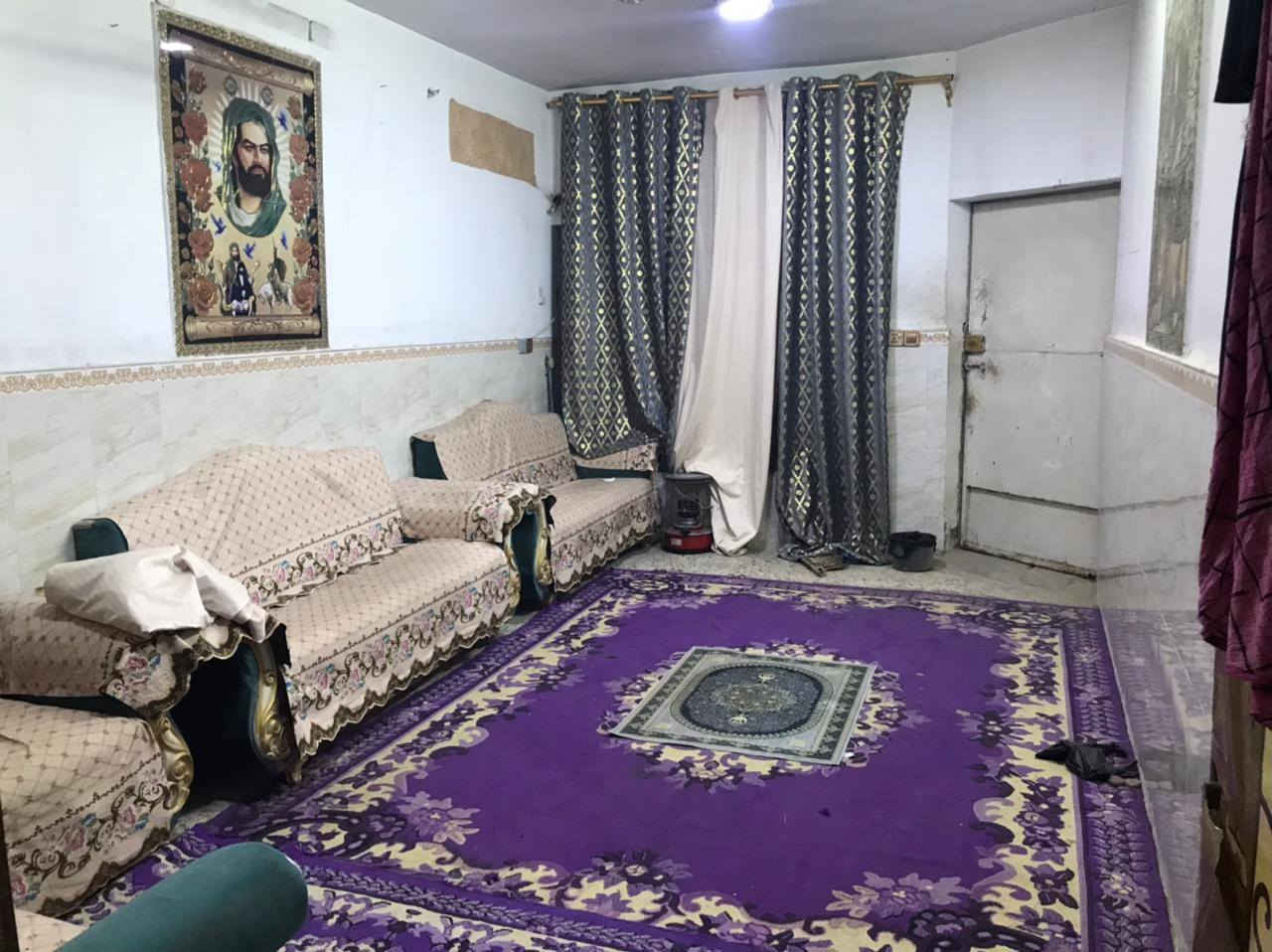 السلام عليكم
بيت للبيع منطقة معسكر البلديات واقع حال 
مساحة 125م
واجهه 5م
للاستفسار ***********
