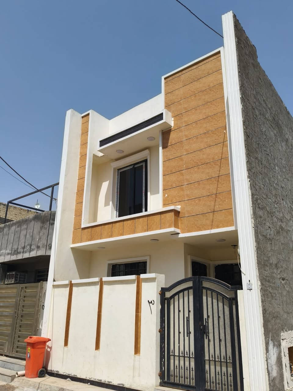 #مجمع_السلطان
#دار_للبيع_مساحه_100متر_واجه_6اوربع_نزال_16🏠
🔸يحتوي الدار على 3غرف.نوم+ستقبال+صاله كبيره🏠
+صحيات عدد2🛁 خدمات ماء💧كهرباء⚡️
🔸نوع الملك؛طابو زراعي سند 25 قرار محكمه ابسمي
رسمي مباشر تنازل شركه 
🔸العنوان)؛بغداد الدوره مدخل البعيثه مجمع السلطان قرب مدارس 
☎️الستفسار ***********
