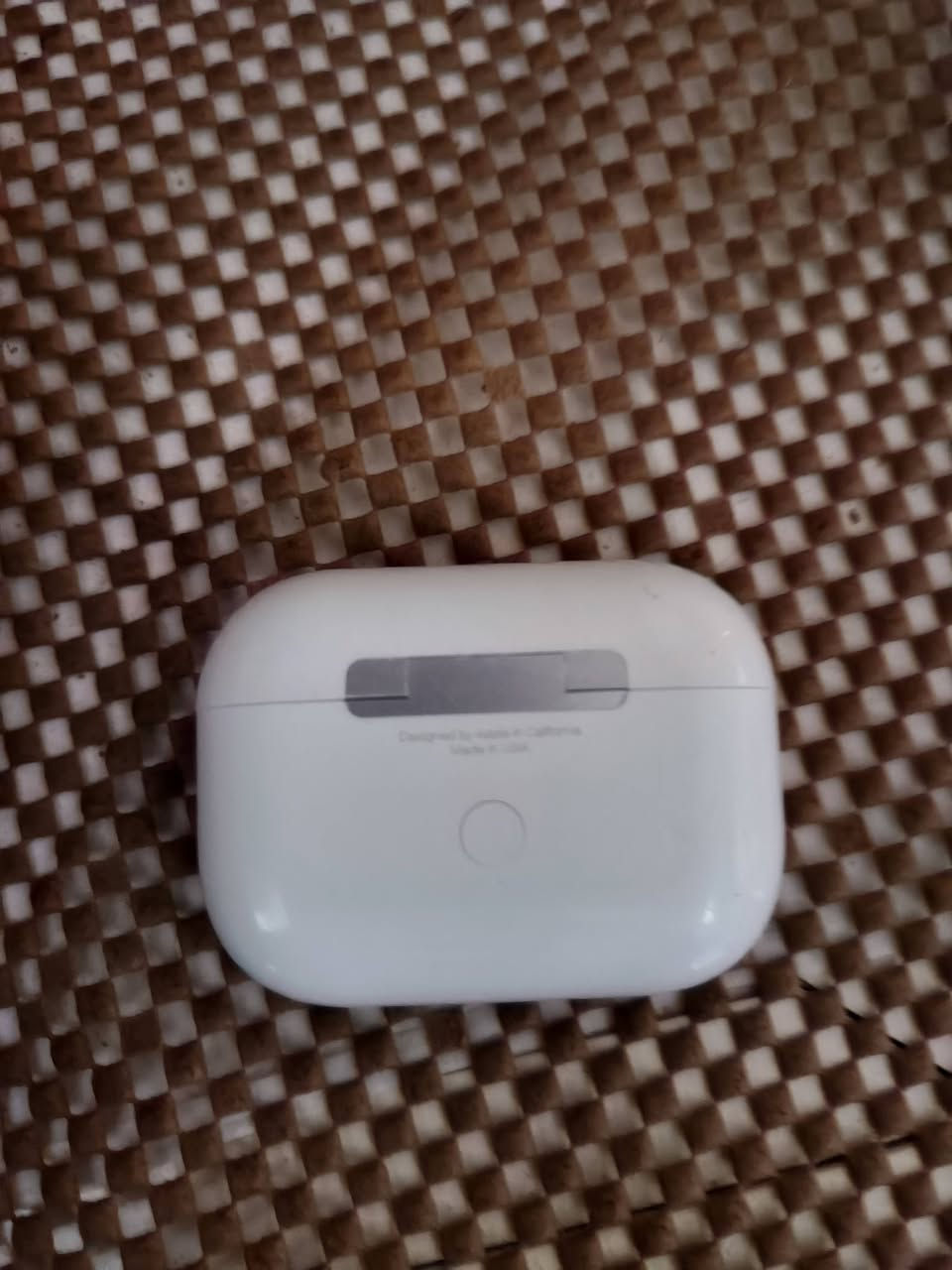 سلام عليكم ايربود للبيع شرط الفحص بيه عزل يخبل الي يريده يدخل خاص سعره 15 الف رقمي ***********
