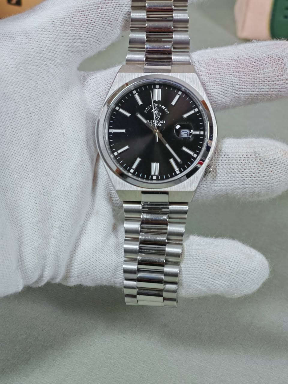 مزاااااااااد مزاااااااااد 
يوجد لدينا اليوم مزاااااااااد جديد لساعه فخمه وانيقه 
الساعه بولو رالف امريكي اصلي موديل حديث تاتي مع علبه حافظه لعدم توفر العلبه الاصليه مع الظمان سنه كامله 

فتحة باب الساعه 35 دولار  واقل رفعه 5دولار

يبدا المزاد الان وينتهي غدا ساعه 12 ليلا 

الساعه امريكي 
مكينه ياباني 
ارقام لامينوس 
عقارب لامينوس 
منفذ شهري
قطر 40
بدن ستانلس ستيل
طلاء ثابت
ضد الماء 50متر
قفل فراشه 
 تاتي كاملة المرفقات مع الظمان سنه كامله 
يوجد توصيل لجميع محافظات العراق


**إذا كنت صاحب هذا الإعلان وتريد حذفه لأي سبب، رجاءا أرسل رسالة إلى الدعم الفني**