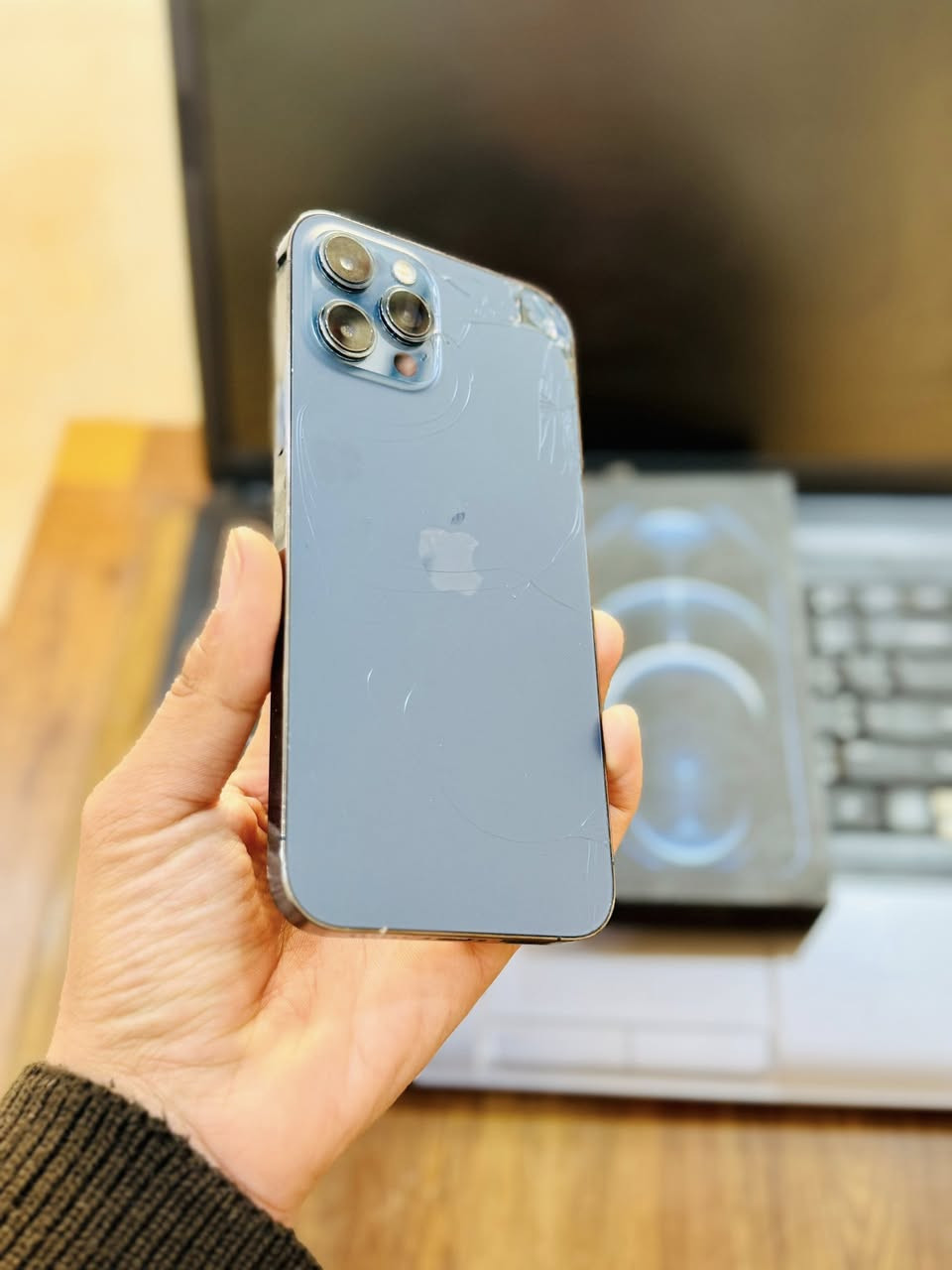 12 برو ماكس ( السعر : 290 الف بلاش 🔥🔥)
ذاكره : 256
بطاريه : 85 
دبل خط ( خطين ) 
مستبدل شاشه فقط + ضهر مكسور 
الجهاز كله شغال 
خط صوت اتصال فيس ايدي كله فول 
كارتون اصليه 
السعر : 290 بلاش بدون حجز اول واحد يجي عليه بل عافيه 
عنوان المحل : النجف حي الجزيره📍 
*********** اتصال فقط ☎️ماسنجر معلك 👉🏻
