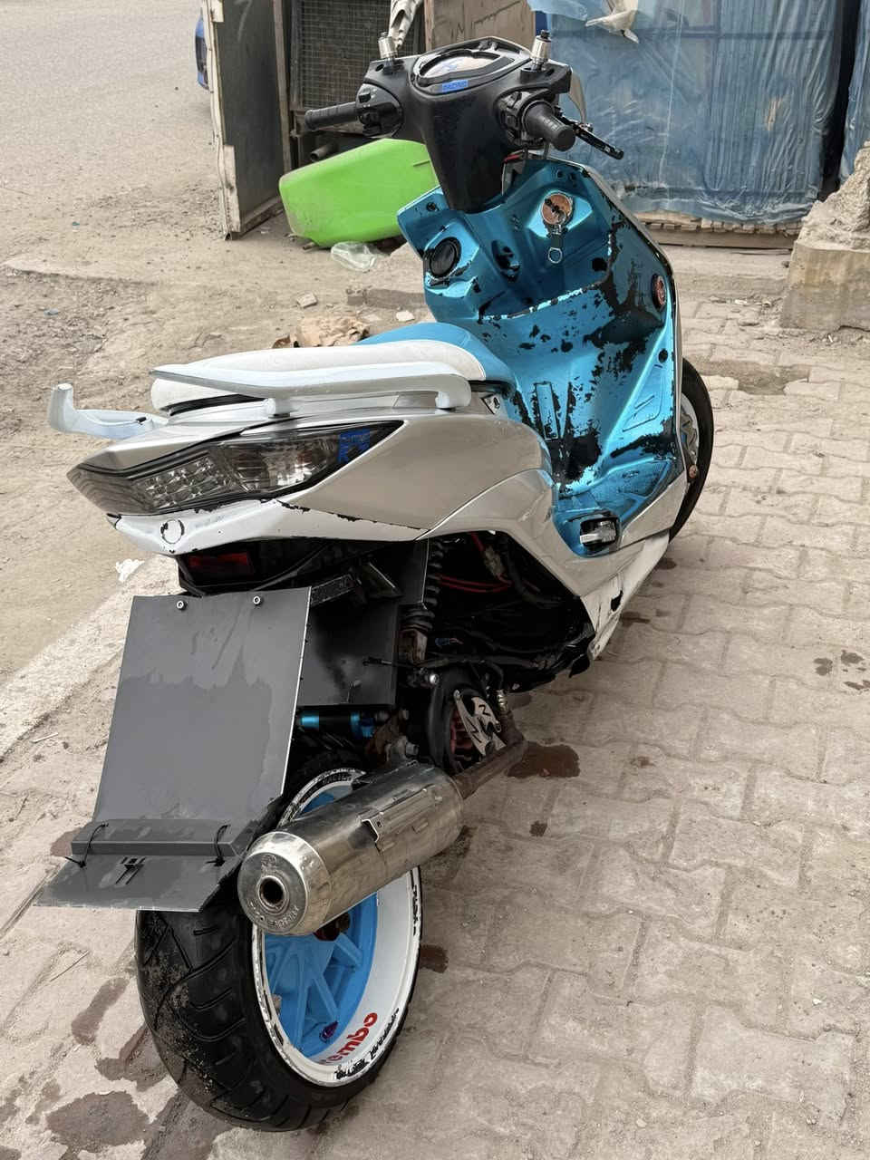 السلام عليكم سكنس لد حديث كامله مكمله ع آخر حبه دارجه مكينته ناعمه ماتنسمع دارجه مزوعه تزويد مستعجل ع بيعتها بيع أو مرواس حسب القناعه 
مكان البصره الجزائر 
الرقم ***********
