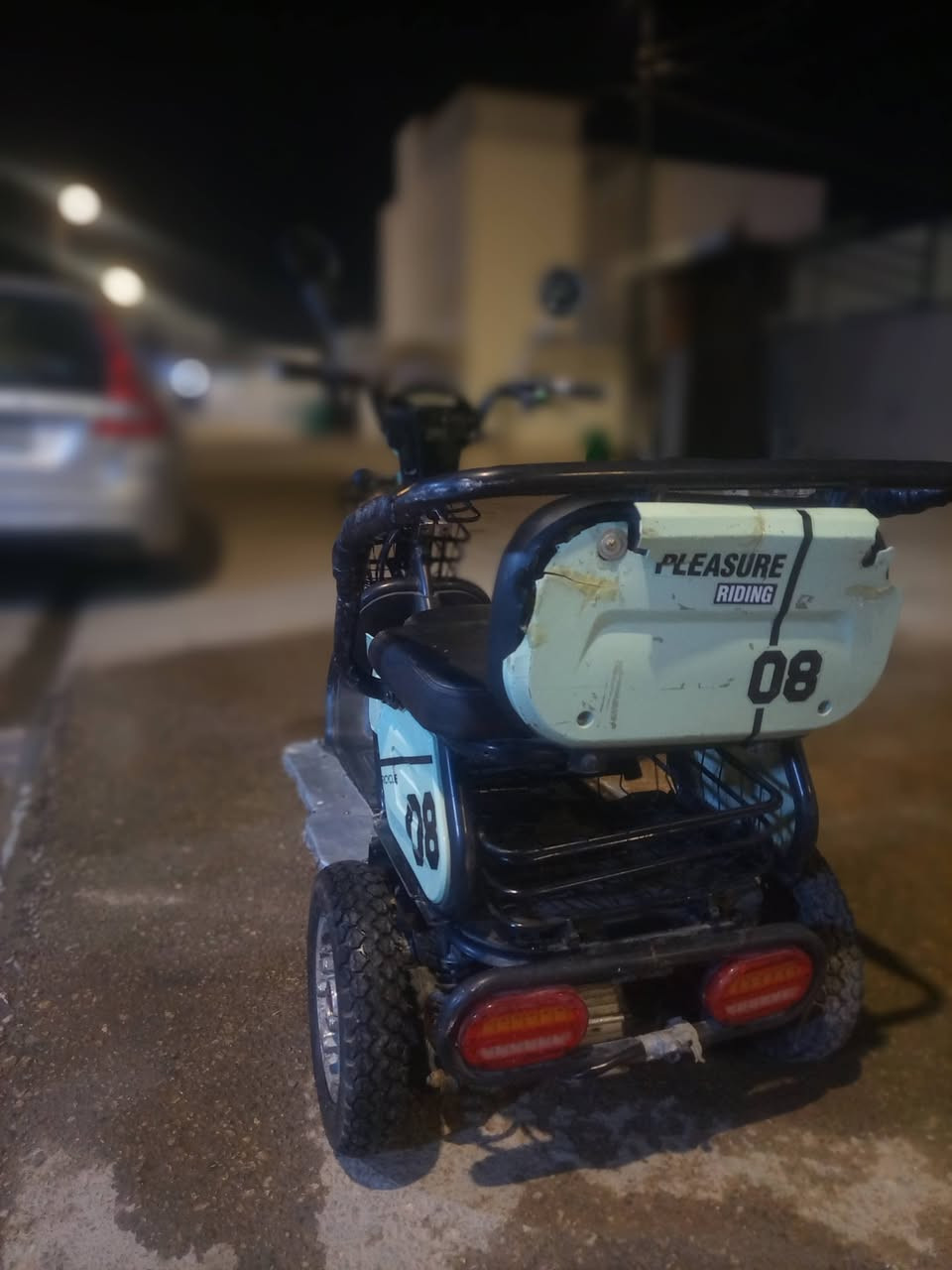 سلام عليكم
دراجه شحن للبيع 
ما عايزه شي 
كهربائيات شغاله 
بك شغال 
شاحنه موجوده 
400وبيه مجال
مكاني كوفه 
***********
