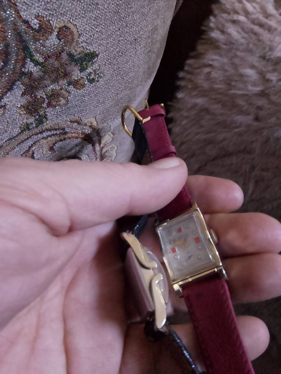 السلام عليكم...ساعتين تحفة اقطار ناعمة.. سويسري نصب..وقت جدا مضبوط..المهتم يتواصل ع الخاص او واتس ***********
