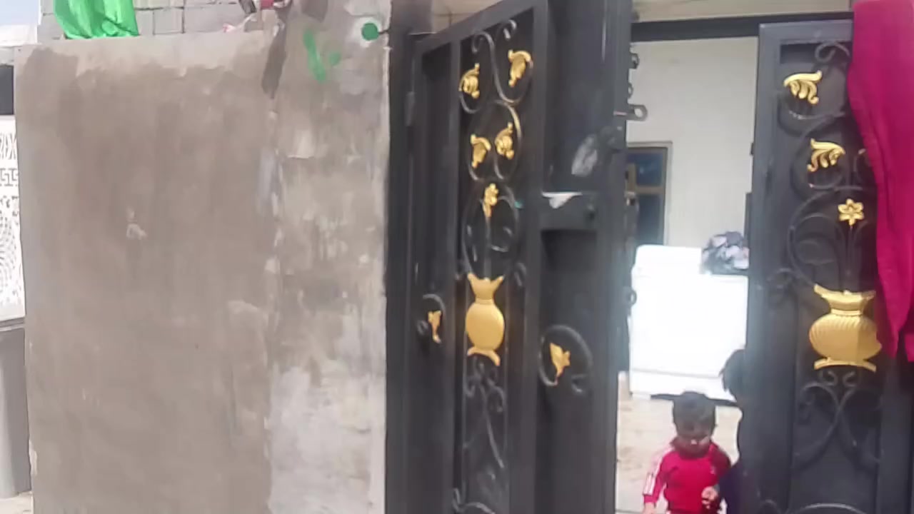 سلام عليكم بيت للبيع خلف عباس البنجرجي شهداء العابد بيت 200 متر بيت طابقين بيت نضيف بناء جديد كامل نضيف كلش البيت يتكون من ستقبال جيبرة ومنور غرفتين نوم جوة مطبخ عدد 2  صحيات 2 جوة فوك يتكون من 3 غرفة نوم كبار وسويت حمام وتواليت عدد 2 فوك سعر 60 وبي مجال متواجد عل فيس 

***********
