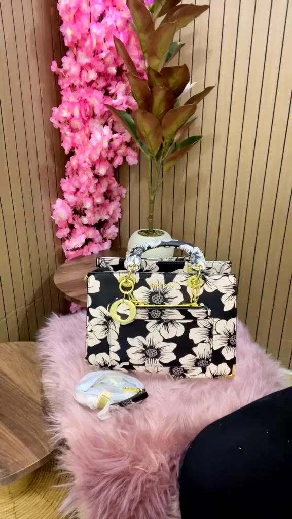 بناتي ضيفو البيج اوفرلكم حقيبه براندات يموتن


**إذا كنت صاحب هذا الإعلان وتريد حذفه لأي سبب، رجاءا أرسل رسالة إلى الدعم الفني**