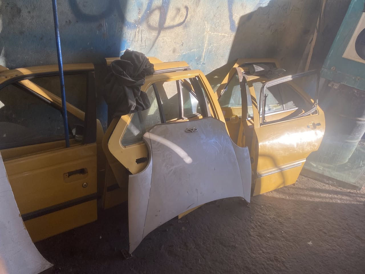 سلام عليكم 
متوفر غراض تفصيخ جميع سيارات الايرانيه والكورية 
ومتوفر جميع مكاين وكيوره
 سايبا طيبه بيجو بارس سمند 
ومتوفر تحويره كامله كورلا نحله ومكينه كورلا  ام جف 
متوفر غراض شيري A5 
وعراض شيري كوين 
وتفصيخ سياره كامله QQ 
موقع كراج 
قوس بغداد منطقة النتصار مقابيل مقر الحشد 
بداره ابو كرار 
رقم الهاتف ***********
