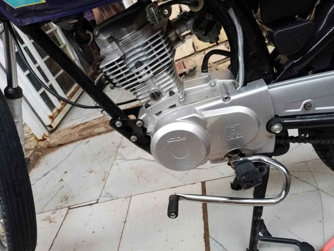 سلام عليكم اربعه كير كلك كلك  محرك مديل 25 نامه متياز دراجه شلعه ومعدل شاصي مديل 22 مصبوغ وجاهز دراجه ما عايزه برغي سعره 450 وبيه مجال مكاني حريه رقمي ***********
