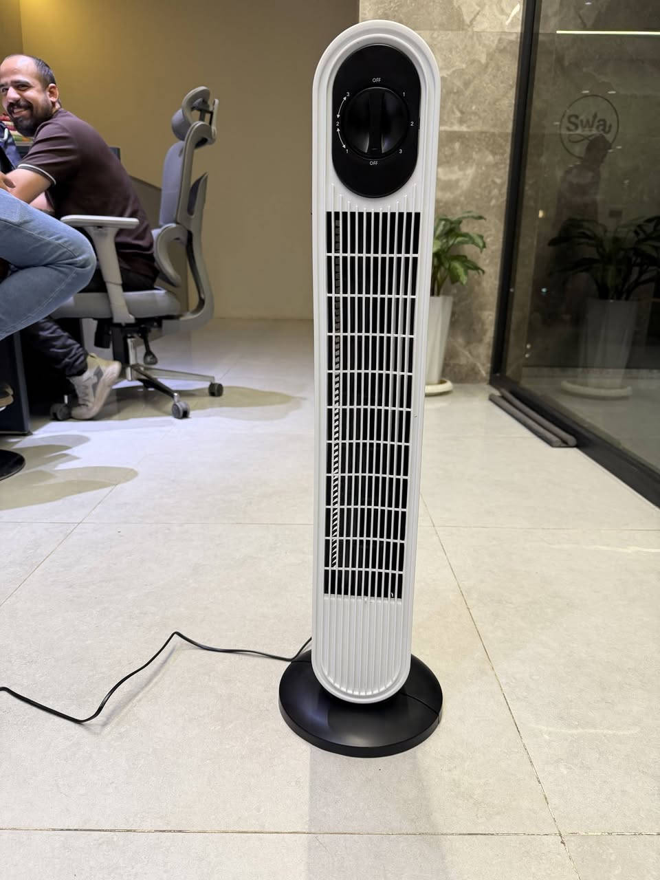 ودّع الحر… واستمتع بالانتعاش!

مع المروحة المكتبية Tower Fan راح تحصل على تبريد قوي بتصميم أنيق يناسب أي غرفة أو مكتب. حجمها النحيف يوفر المساحة، وتشغيلها الهادئ يخليك تستمتع بالهواء المنعش بدون إزعاج
........ 
المميزات:

. تصميم برجي أنيق وموفر للمساحة.

. 3 سرعات للتحكم بقوة تدفق الهواء.

. خاصية الدوران لتوزيع الهواء في جميع الاتجاهات.

. تشغيل هادئ مناسب لغرف النوم والمكاتب.

. قاعدة ثابتة تمنح استقراراً أثناء التشغيل.

. سهلة الاستخدام بمقبض تحكم أمامي.

. مقبض خلفي لسهولة الحمل والنقل.

المواصفات:

الموديل: FS90A
القدرة: 50 واط
الجهد الكهربائي: 220 فولت / 50 هرتز
الأبعاد: 80 × 16 × 14 سم
الوزن الإجمالي: 2.2 كغ

مناسبة للاستخدام في:

المنزل
غرف النوم
المكاتب
المحلات التجارية
قاعات الدراسة

محتويات العبوة:

مروحة برجية.
قاعدة تثبيت.
دليل استخدام.

تبريد عملي بتصميم عصري، يمنحك هواءً منعشاً مع استهلاك منخفض للطاقة وسهولة في الاستخدام
.......... 

السعر 38الف فقط 🤯 التوصيل بغداد 3الاف 
وبقية المحافظات 5 الاف 
للحجز والطلب الاتصال برقم⬅️***********
........... 
https://www.facebook.com/share/14hvyD6W5hB/        تابع الصفحه
