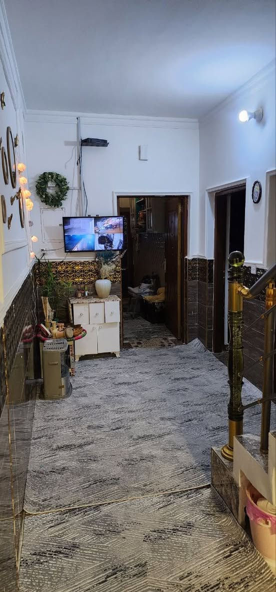 بيت للبيع
الموقع/ التحرير/ دور الظباط الثانية /مجاور ام علي ام الأعشاب 
المساحة / ١٥٤ متر الواجهة ٨ إلا ربع والنزال ٢٠ متر                         السعر / ١٦٠ مليون وبي مجال 
للاستفسار/ ***********
