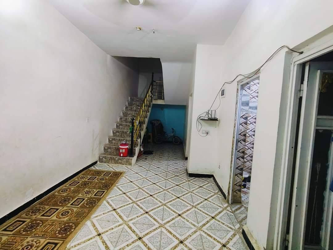 بيت للبيع حكيم شارع علاء غريب مساحه ١٣٠ شارع ١٢ ومرقم من بلديه اتصل ***********
