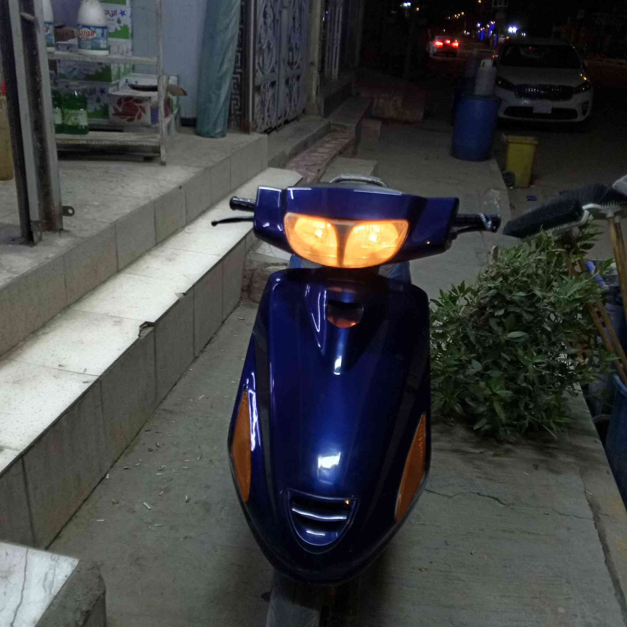 سلام عليكم دراجه فراشه للبيع مفتوحه مره وحده ومره ولفات بس دراجه خير من الله كلها شغاله سلف هندر كهربائيات كلها من عده الشاير ولايت الخلفي سعر 300وبيها مجال للطيبين 
العنوان الديوانية مركز 
***********
