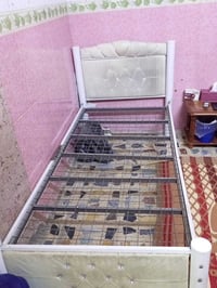 سرير حديد • مكسور • مدينة الصدر