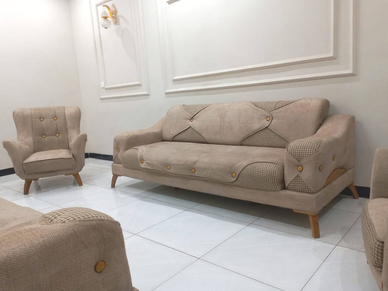 تخم تركي 8 مقاعد مودرن نضام سرير سفج بولستر طبي دير فريم ارجل زان نضيف جدا  مبي اي ضرر سعر... 550 وبي مجال بسيط


**إذا كنت صاحب هذا الإعلان وتريد حذفه لأي سبب، رجاءا أرسل رسالة إلى الدعم الفني**