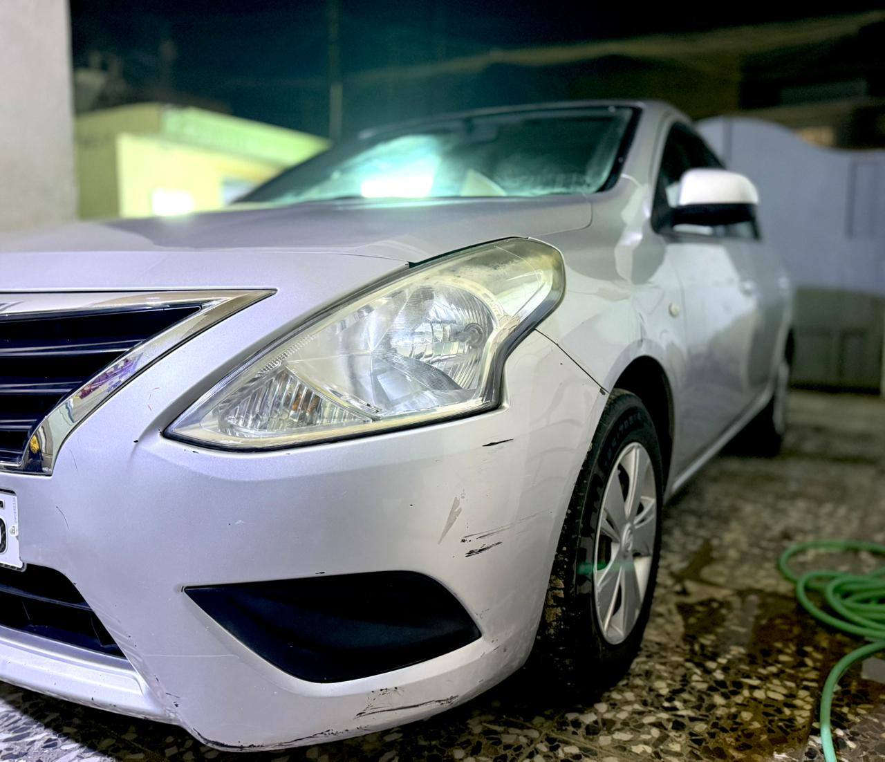 السلام عليكم
نيسان سني هندي بليتة زركة لون سلفر موديل 2020 
السيارة خير من الله تايرات جدد باتري جديد ماشية 123 بيها شغلات بسيطة بالكشر السونار مرفق بالمنشور السيارة باسمي تحويل ثاني يوم 
هزة و رقم جديد سنوية لسنة 2030
 المكان بغداد حي الرئاسة
 ***********
السعر المطلوب 110 وبيها مجال حك الجية
