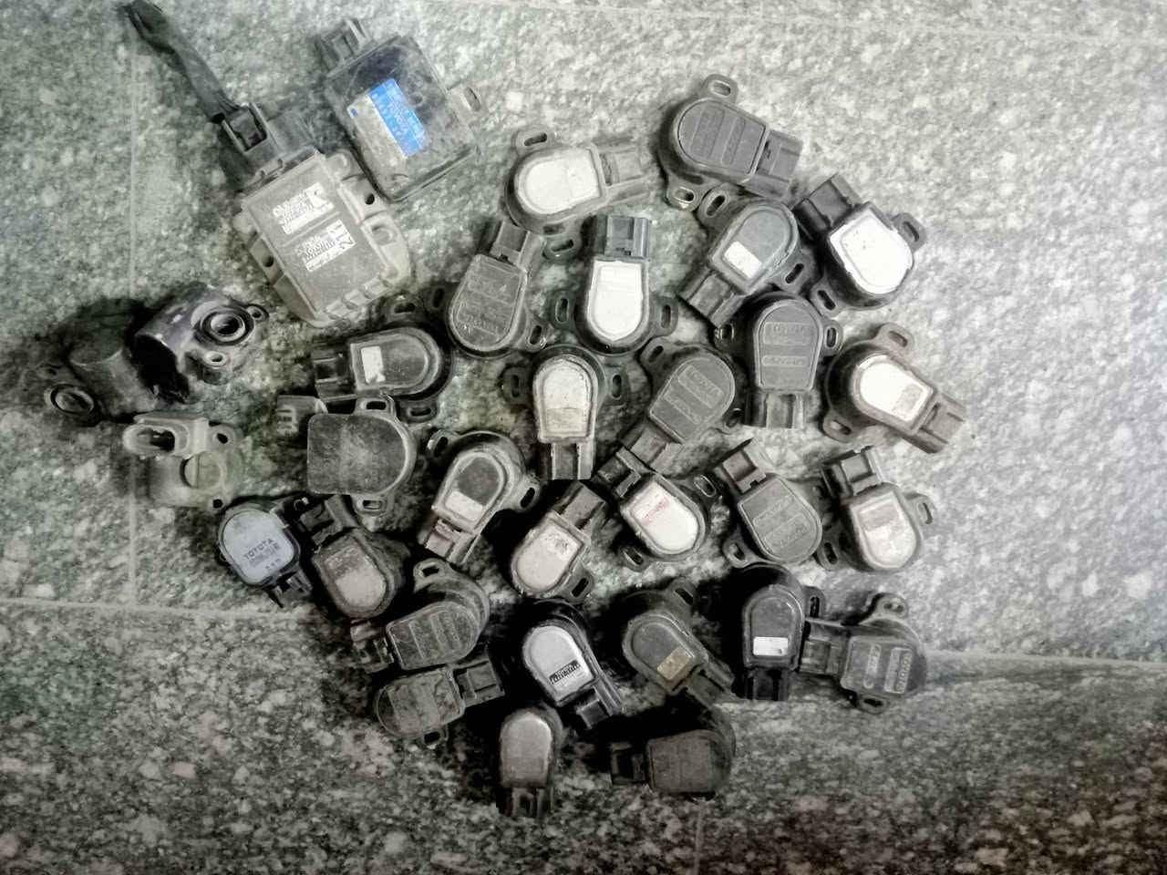 سلام عليكم اكو  دشلي كير بطه ونجي وماف سنسر وتيبيس بطه وجوزات كير ونجي ميكانيك محموعه كله على 7 الف الفطعه كل بدون مفرد لاتصال
***********
*********** واتساب
