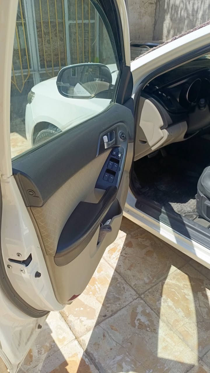 السلام عليكم گيا سيراتو 13 بغداد بأسمي الرقم الجديد تحويل موباشر فول عده البصمه والفتحه صبغ صفحه + بنيد + قبغ الصندوك تبديل نفس الون سياره جاهزه من گلشي 
السعر ( 88 ) وبيها مجال ( *********** ) مكاني بغداد

