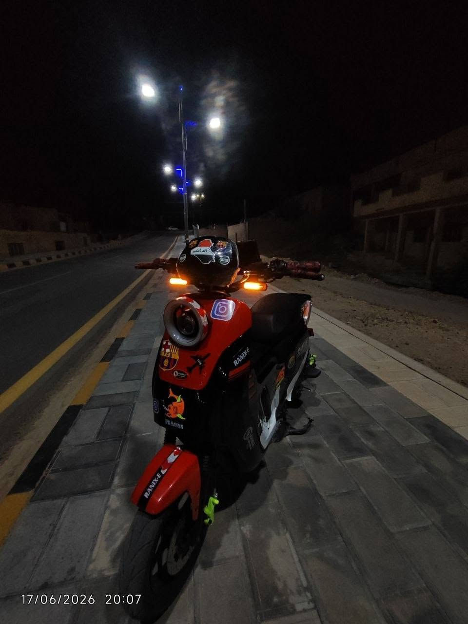 السلام عليكم
للبيع دراجه شحن (RONX .. 2025 رونكس)
.... ﴿ 6 } بطارية 
.....حجم الملف 2000 الفين 
.....V72 الفولتية 
....سرعة 65 حقيقي 
....مكان راوة
***********
