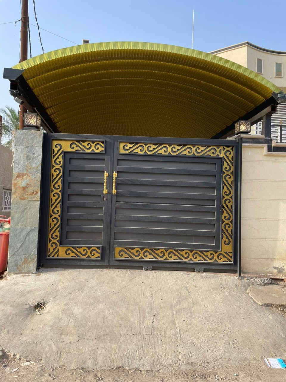 دار للبيع المساحه 220متر سند زراعي 25 يتحول بالطابو بناء نظيف ومرتب السقف كونكريت مسلح الارضيه مع الازاره سيراميك 

📍يحتوي الطابق الارضي ع [ كراح سياره وحديقه  مطبخ وهول وستقبال  ومجمع صحي ]

📍الطابق الثاني 3 غرف نوم

📍 الموقع حله سياحي عتايج

للاتصال / ***********
للاتصال  / ***********
