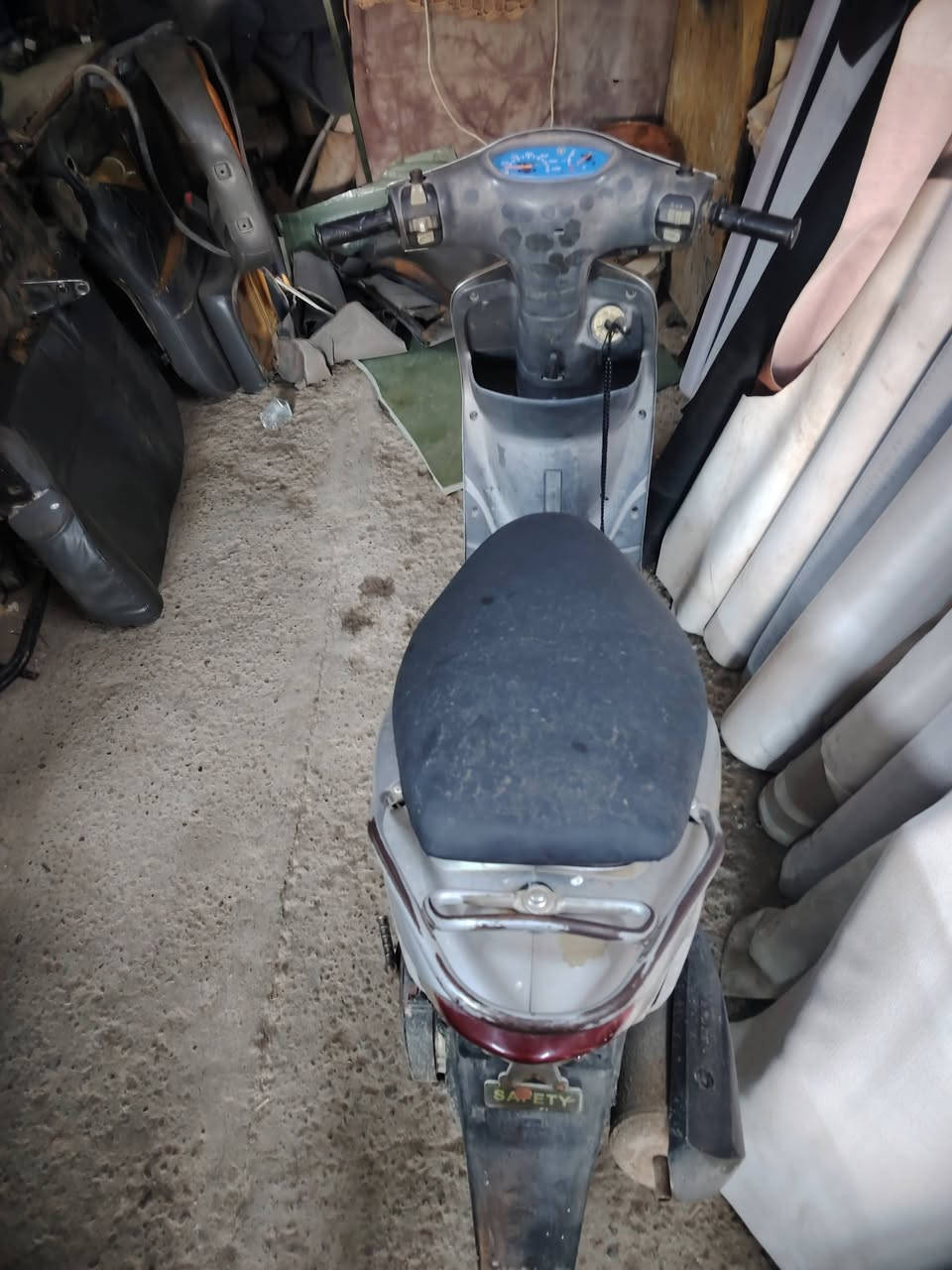 سلام عليكم ورحمة الله وبركاتة دراجه ماكس منغولي سرعتها ١٢٠ البيع شغاله فقط سلف ما يشتغل عطل البارحه  بل مي مكينه ناعمه شلعه معدل تخبل  المكان بغداد مدينة الصدر قطاع ٧٩ مقابل كسره وعطش  السعر ٤٥٠ بيها مجال بصيط الطيبين  رقم الهاتف ***********
