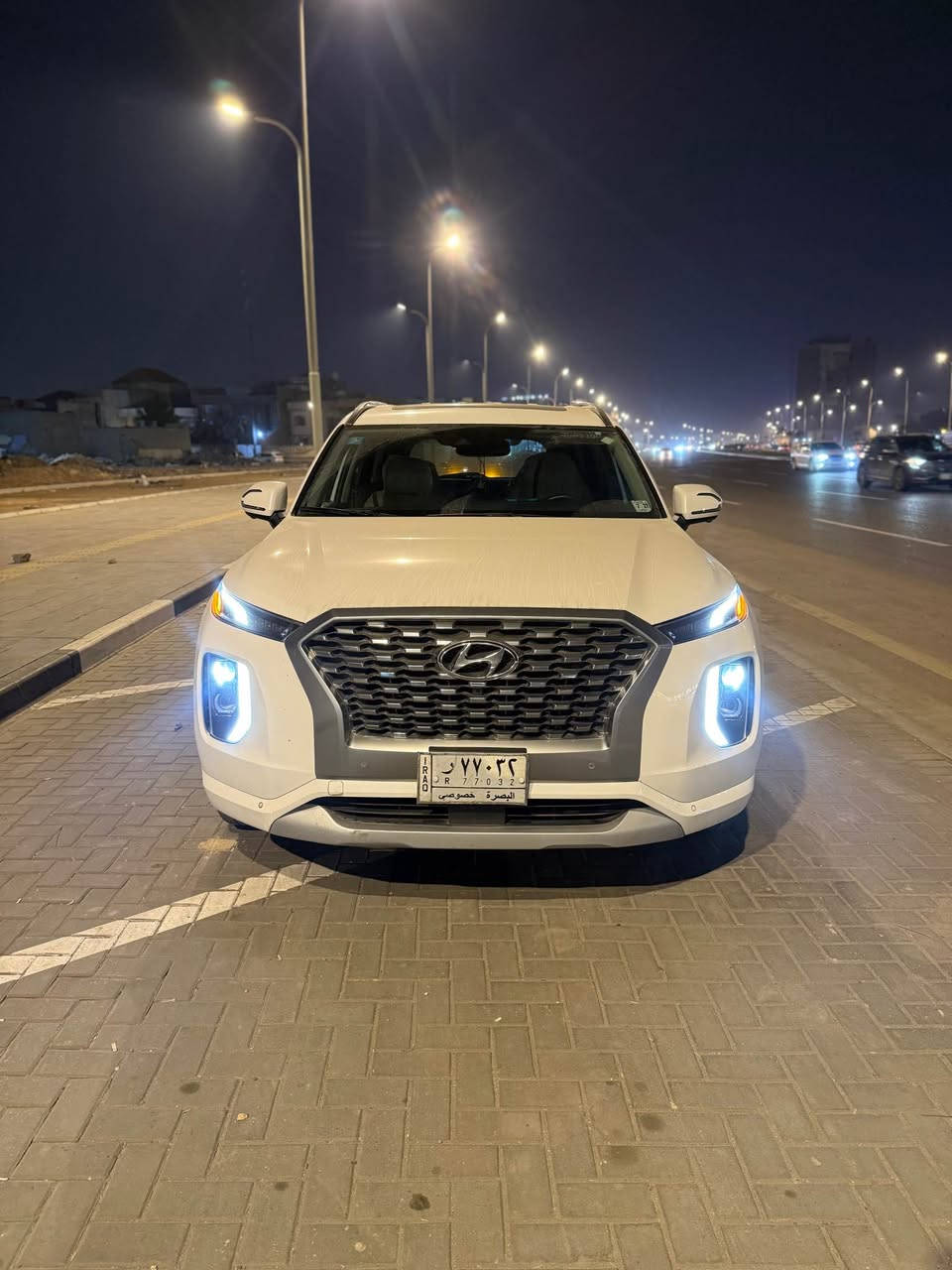 السلام عليكم هونداي بلسايد مديل 2022 لمتد وارد امريكي بدون ايرباك حادث باب الجنطه فقط وهنا بالعراق صار بيها طخه بالباب الخلفي اليمنه ونصبغ ربع الباب والباقي مكفول السياره جديده كلش صور الحادث موجوده بالمنشور 
المواصفات 
بصمه 
فتحتين 
تشغيل عن بعد
كشنات جلد  
كشنات تدفئه +تبريد 
كامرات 360 درجه 
كشنات خلفيه كهرباء 
صندوق كهرباء 
رادار +نقطه عمياء 
(السياره فول كلش )
السعر 320 
*********** البصرة, العراق
