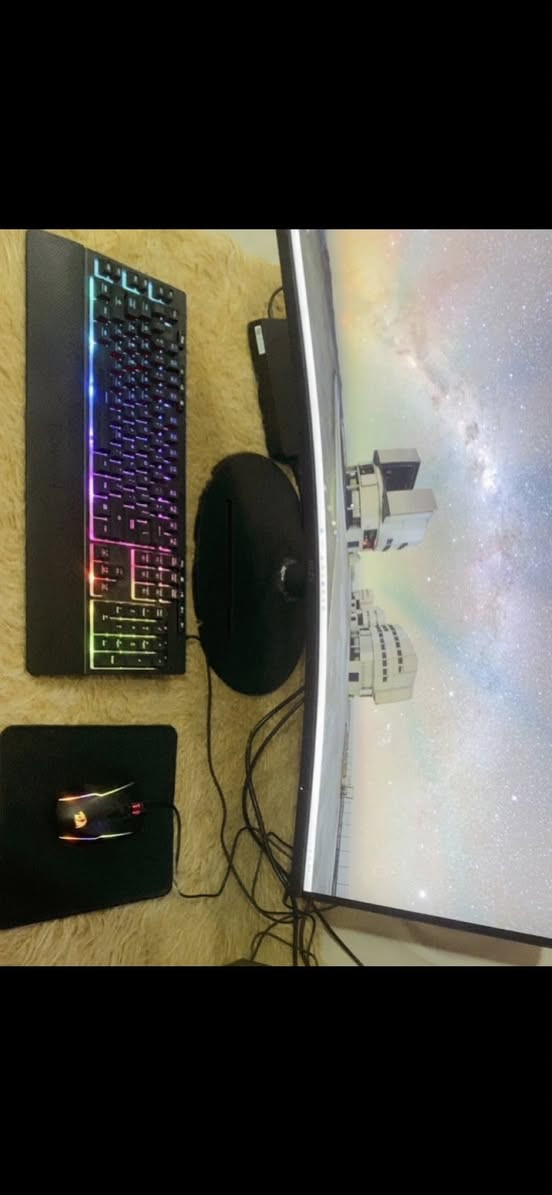 السلام عليكم
‎شاشه كيمنك  ‏MSI Modern MD342CQ

دقة UWQHD (3440×1440)
معدل تحديث 120Hz
شاشة منحنية انحناء 1800 
سماعات مدمجة
تدعم KVM
34 بوصه

كيبورد ألعاب Redragon SHIVA RGB
إضاءة RGB
مخصص للألعاب + مسند يد
أزرار ماكرو

ماوس ألعاب Redragon Ranger Lite
  8000 DPI
إضاءة RGB

شباب كل هذني الغراض الشاشه والماوس والكيبورد  مشتريهن قبل شهرين ب تاريخ 2026/1/6 مع الكراتين الوصولات والضمان سنه لكل قطعه بيهن من شركه (الإتيان) الي صايره ب شارع الصناعه ما مستعملهن ابد بحدود الاسبوع شاشه ماخذها ب 530 وكيبورد وماوس ب 80 بس مستعجل على بيعتهن

سعر الشاشه 340,000 

سعر الكيبورد والماوس 55,000

مكاني بغداد


**إذا كنت صاحب هذا الإعلان وتريد حذفه لأي سبب، رجاءا أرسل رسالة إلى الدعم الفني**