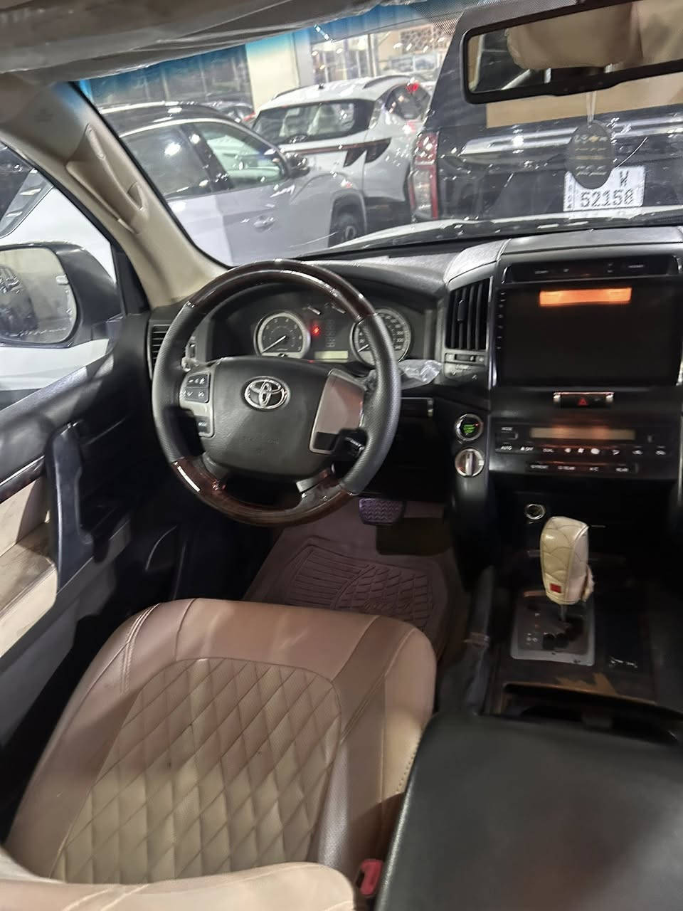 سلام عليكم 
لاندكروز موديل 2011 ستينيه 6 سلندر  رقم بغداد باسمنه سونارها مرفق بلمنشور ماشيه 260 حلوه السياره مكانها حله سعرها 288 وبيها مجال للاستفسار:- ***********
