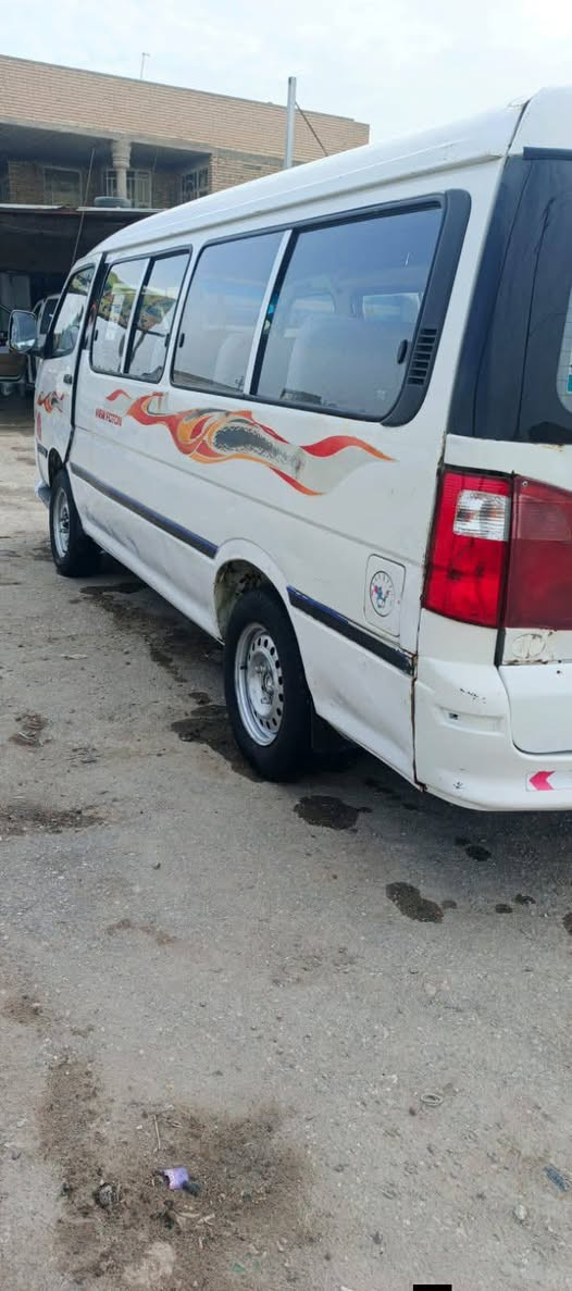 فوتون 2014 موصلية رقمها ذي قار مصفرة هيئة و غرامات ما عليها
السياره مناقصها شي شغل و اطلع 
كير كفاله 
مكينه بلاد كفاله 
اكسن كفاله 
كهربائيات كامله عالي ناصي اشاير بالمري و اناره خلفية كامله
حتى الدشبول شغال كامل 
سستم الصوت شغال 
بيها بحث و خط و سنوية عالبليته / و اتكاتبلك بيها 
مكانها ناصرية / فضلية 
ب 35 و بيها مجال  موجود خاص 
***********  و بيه واتساب
