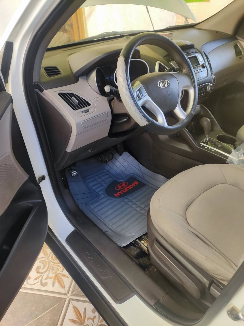 السلام عليكم
سياره توسان للبيع 
موديل 2012
فول مواصفات 
رقم كربلاء 
مكان السياره ديوانية 
للاستفسار الاتصال على الرقم 
***********
