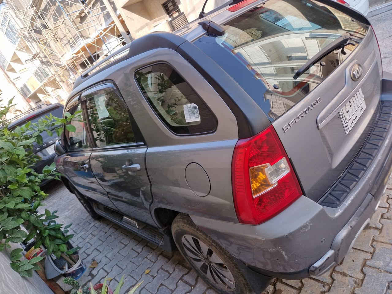 السلام عليكم
عندي سيارة كيا سبورتج موديل 2010 للبيع 🚗  

بحالة جيدة جدا 

📌 التفاصيل:

خليجي مال جناية   

اللون فيلي  

تدفئة شغالة 

تبريد ثلج ثلج

محرك 2000 دوش 

انسى صرف الوقود والحماوة  

استخدام شخصي 

رقم بغداد  

الحالة

السيارة استخدام يومي وتشتغل بشكل طبيعي  

مكفولة من الضربة والتبديل 

بجم كبس 

لغود + شواصي + تكم مكفولة

نظيفة بالنسبة لعمرها  

السيارة جانيها من 2011 على ايد وحدة

حته كتلوكها موجود 

بيها شوية ملاحظات تجميلية بسيطة بالكشر 

(موضحة بالصور)  

المكان:

بغداد  📞 للتواصل: ***********

أي استفسار اني حاضر
